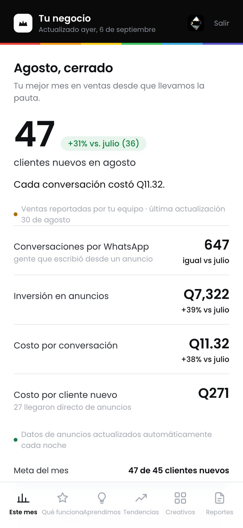 El portal de Prisma en un teléfono: el mes en curso, con los clientes nuevos y el costo por conversación